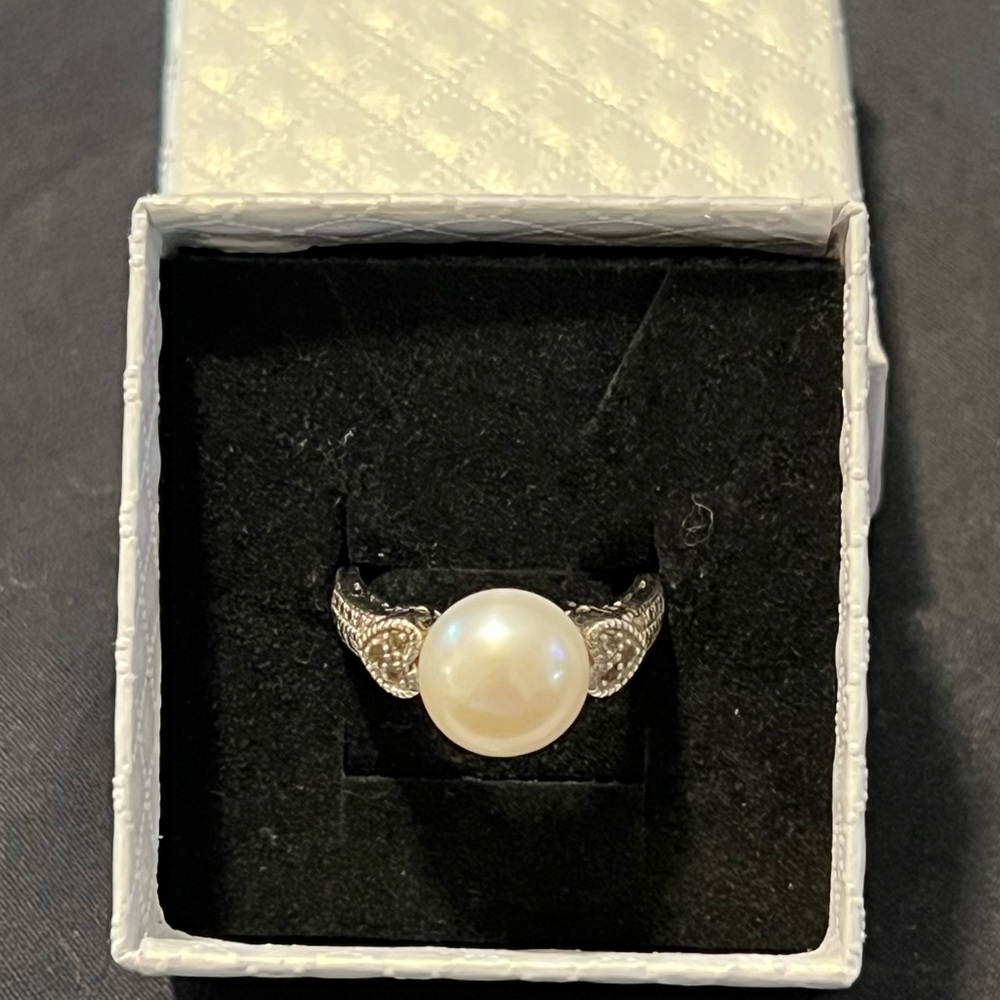 Elegant Silver Pearl Ring